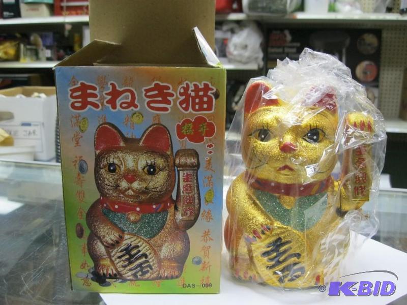 lot 124 image: New Fortune Cat...