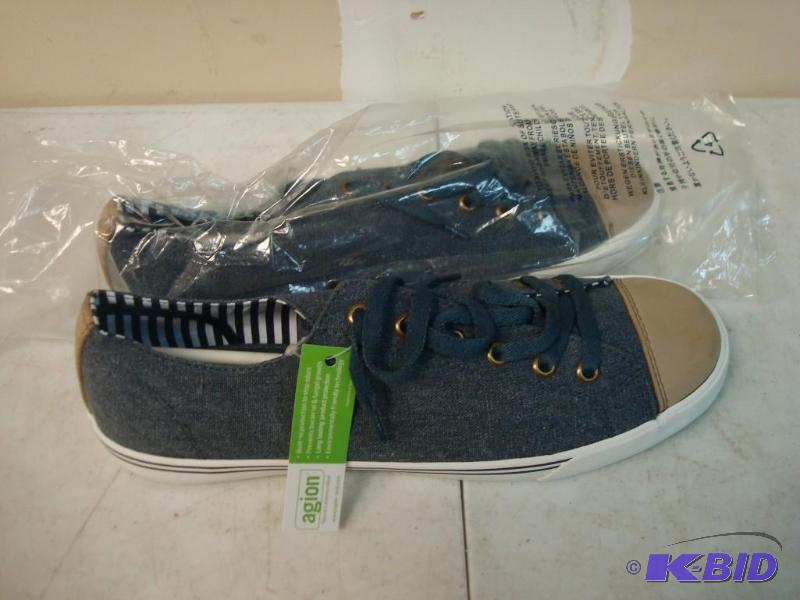 lot 132 image: Pair On New Lands End Shoes - Size 12m...