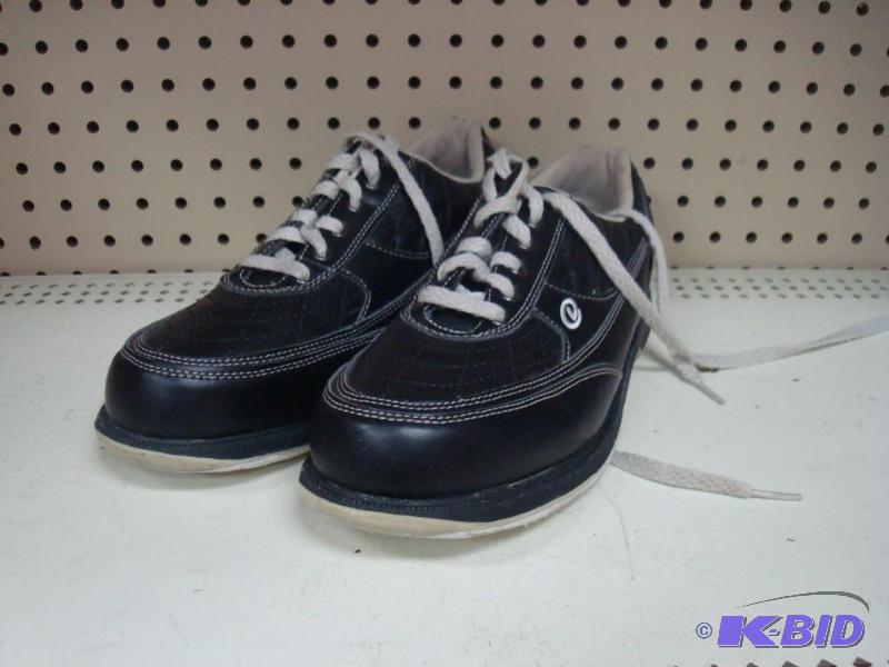 lot 135 image: Pair Of Used Dexter Slide Rite Bowling Shoes ...