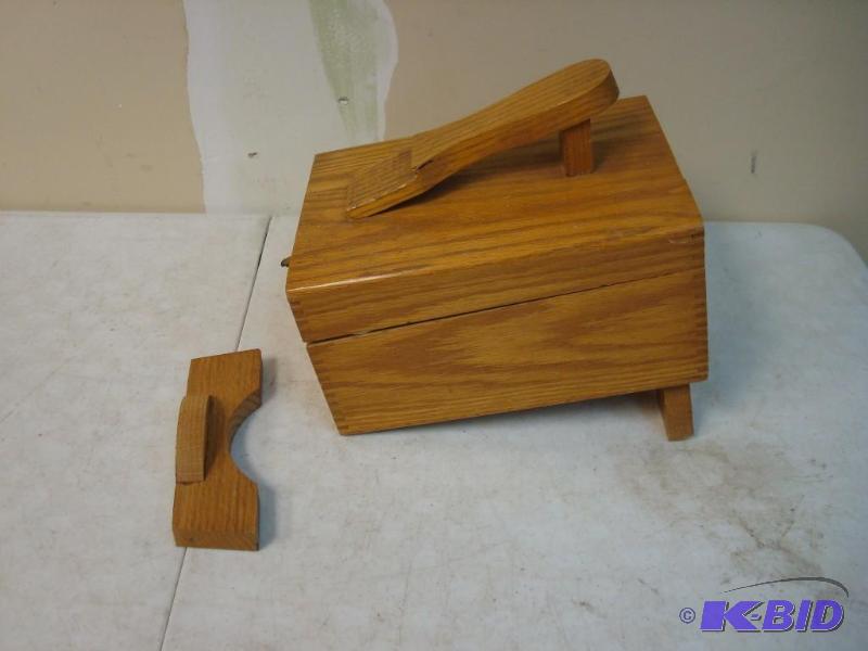 lot 141 image: Broken Shoe Shine Box With Contents...