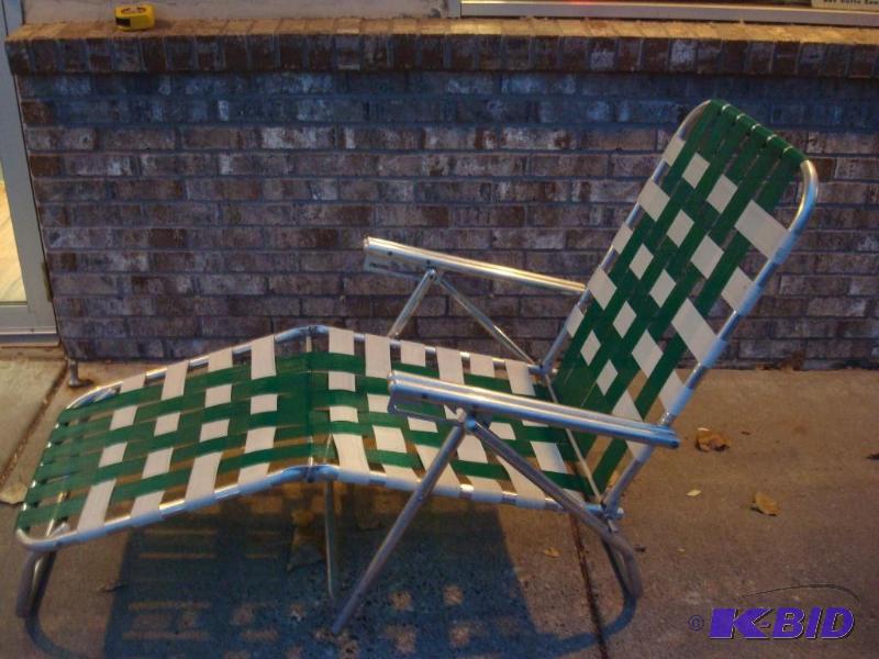 lot 23 image: Folding Lawn Chair...