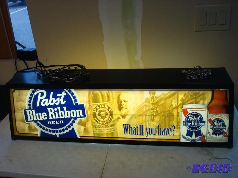 lot 26 image: Pabst Blue Ribbon Beer Pool Light, Good Condi...
