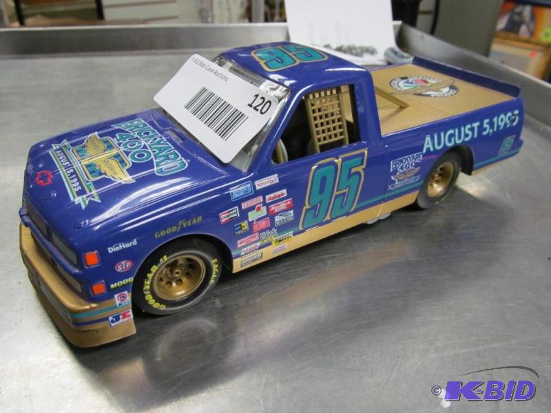 lot 120 image: Craftsman Truck Series 124 Racing Champions Die Cast Truck
