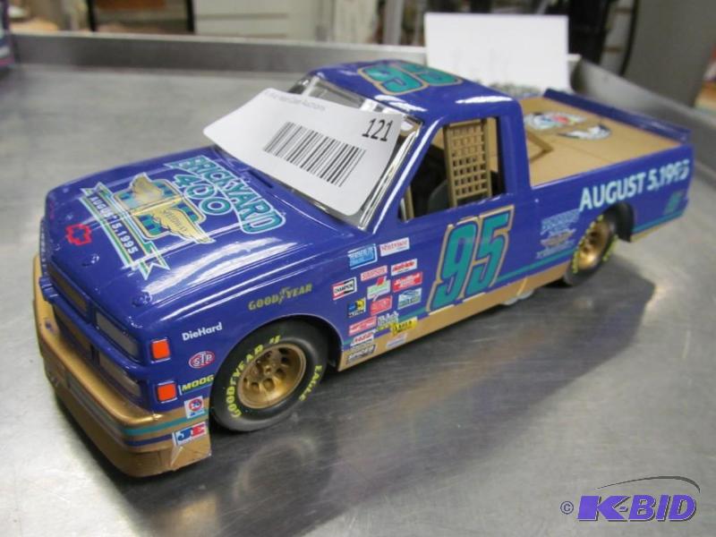 lot 121 image: Craftsman Truck Series 124 Racing Champions Die Cast Truck