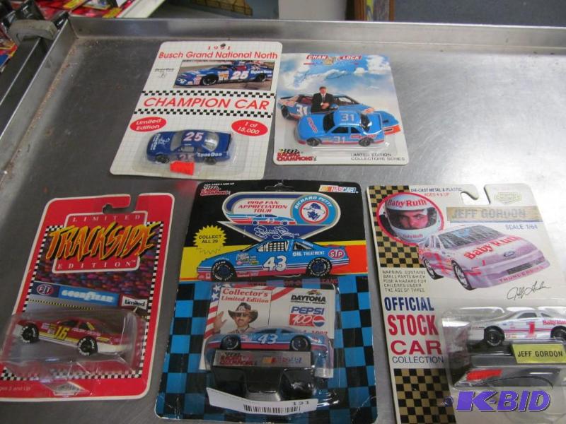 lot 131 image: Lot of 5 1992 Racing Champions 164 NASCAR Die Cast Cars
