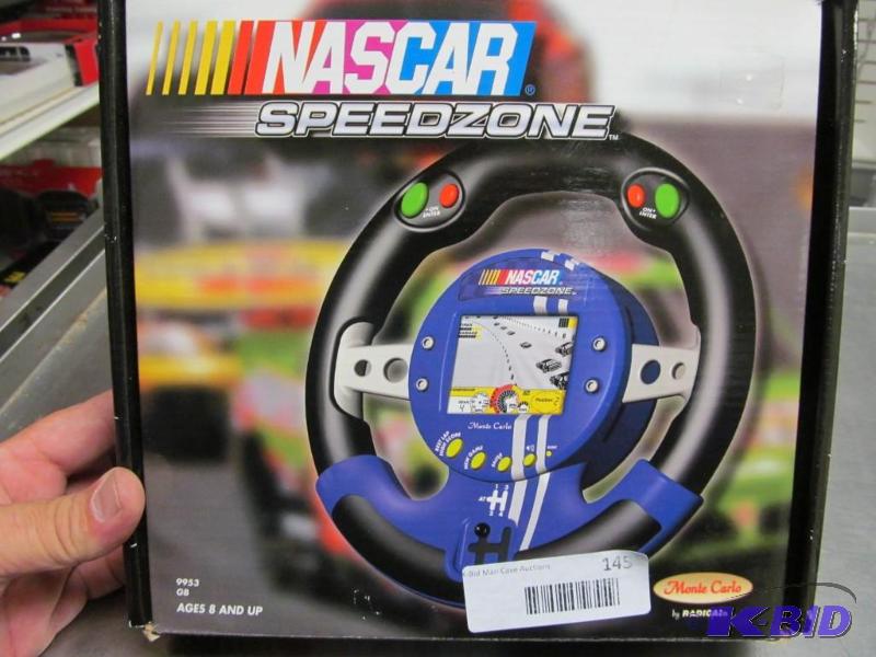 lot 145 image: 1999 NASCAR Speedzone Game New