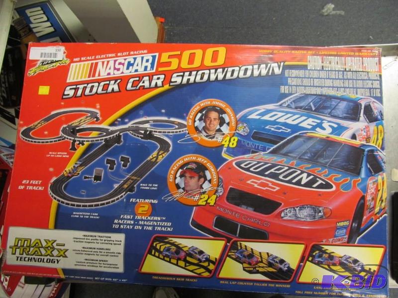 lot 150 image: NACAR 500 HO Slot Car Race Track set