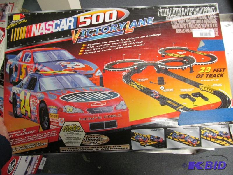 lot 151 image: NACAR 500 HO Victory Lane Slot Car Race Track set Complete