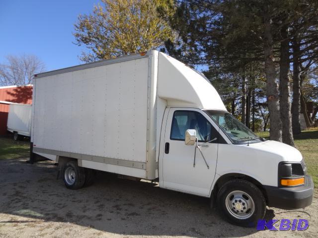 lot 1 image: 2004, Chevy 3500 DRW Cube Truck, 261,935 mile...