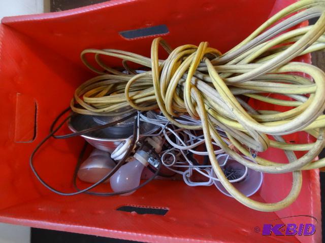 lot 129 image: Misc Clamp on Lights and Extension cord....