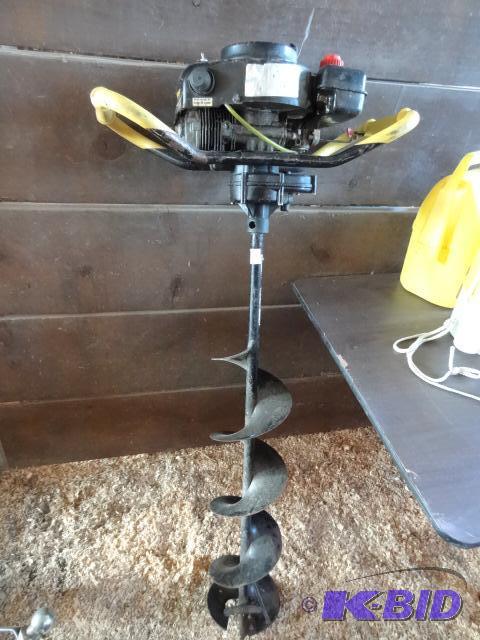 lot 138 image: Strike Master 7" Ice Hole Auger. 3 hp Te...