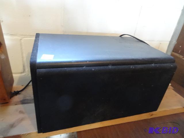 lot 144 image: MX-70B Powered Sub Woofer...