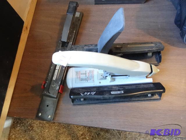lot 147 image: 2 Staplers and 2 hole punches...