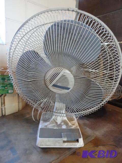 lot 168 image: 17" Oscilating Fan...