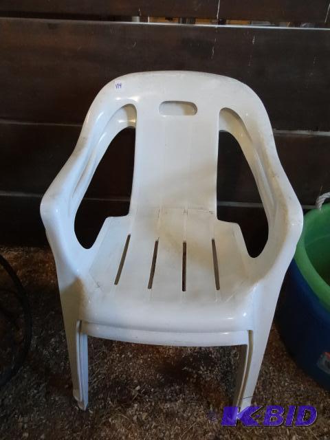 lot 174 image: 2 Plastic Lawn Chairs...