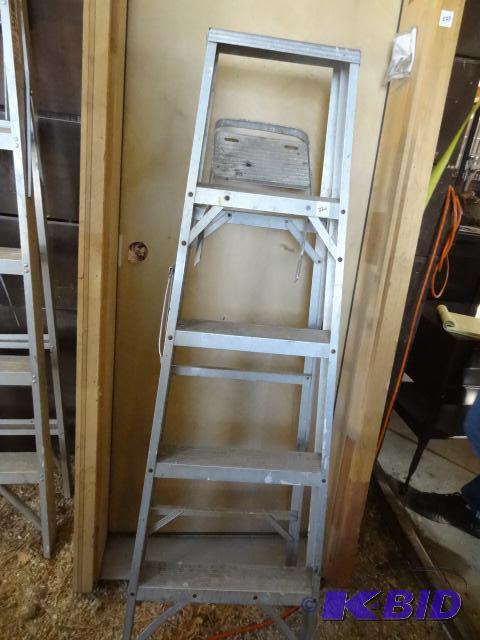 lot 224 image: 5 Aluminum Step ladder...