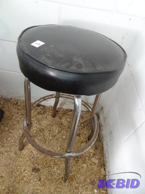 lot 238 image: Bar Stool, Metal Frame 360 Swivel 29" Se...