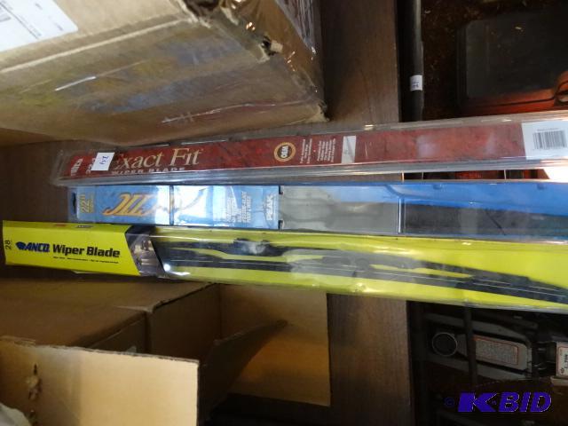 lot 24 image: 3 New wiper blades...