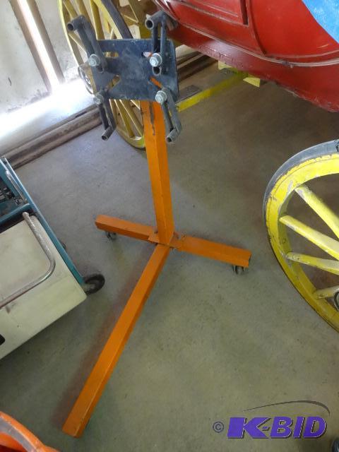 lot 240 image: 750 lb Engine Stand...