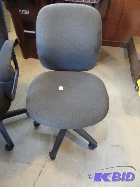 lot 286 image: Office Chair on Wheels...