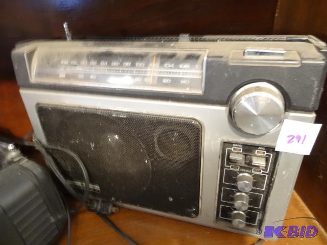 lot 291 image: GE Super Radio II AM FM...
