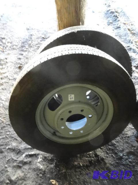 lot 314 image: 2 Lt22575R16 tires with 2 Chevy 1 ton DRW Ri...