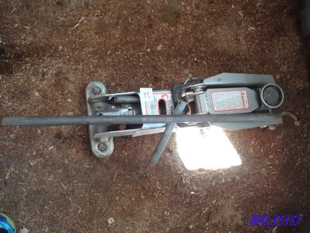lot 32 image: Mack 2 12 ton trolley Jack. No handle...