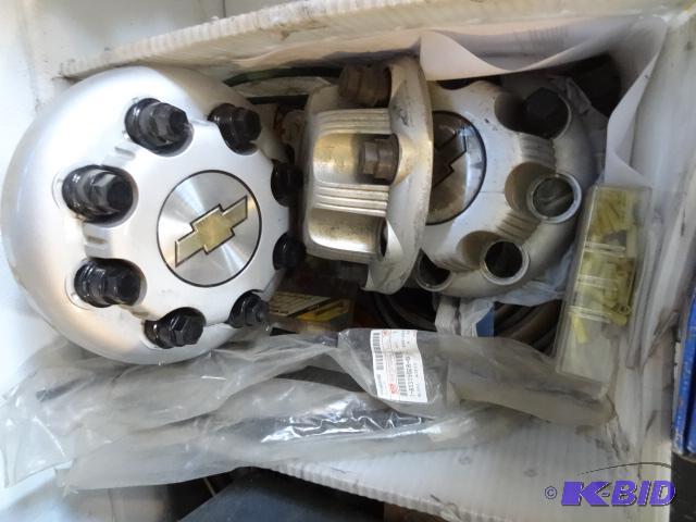 lot 48 image: Chevy Hub Caps. Isuzu 1-83315028-0 wiper blad...