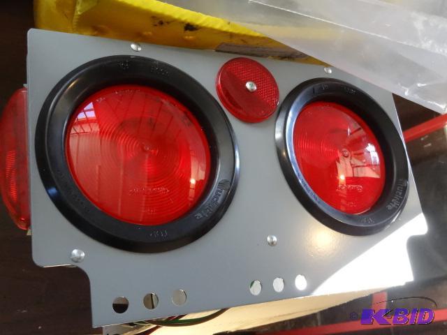 lot 9 image: Truck Lite # 40757-3 Rear Semi Trailer Light ...