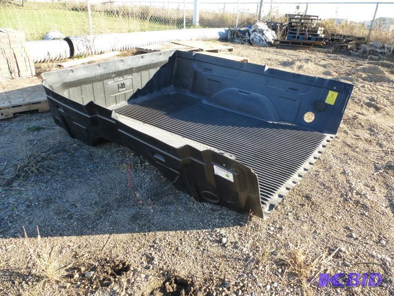 Factory GM bed liner 6 box. with tailgate l...