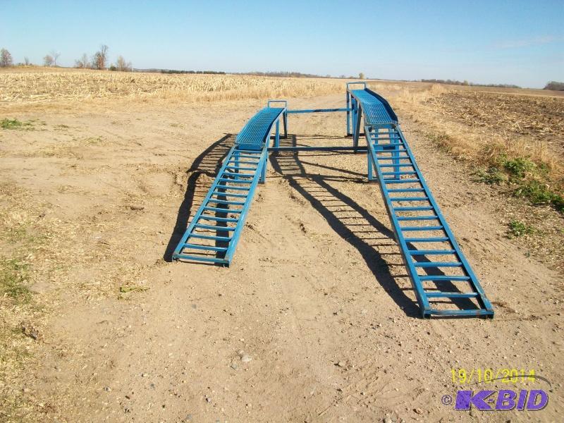 Automobile Display Ramp Deck is 6 8&quot w...