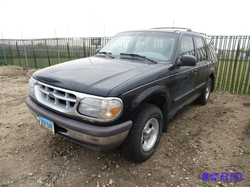 1997 Ford Explorer 4WD Has a bad engine, Nee...