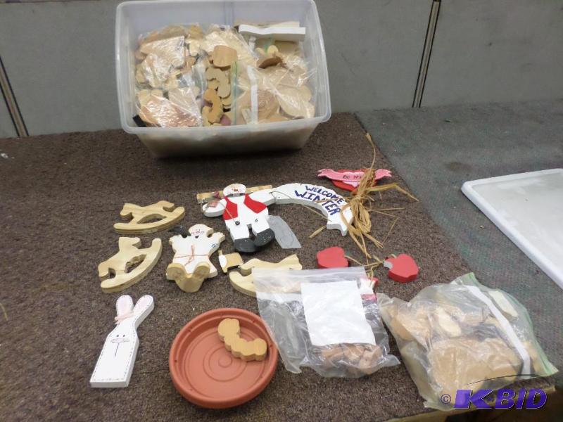 lot 100 image: Tote Of Misc Handmade Wooden Dcor, Etc...