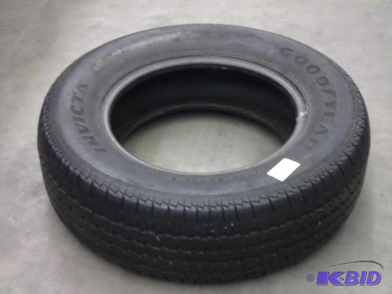 lot 125 image: (1) Goodyear 2157015 Tire...
