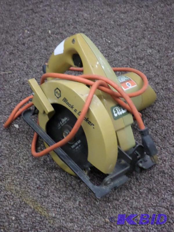 lot 16 image: Black & Decker 5.5" Circular Saw...