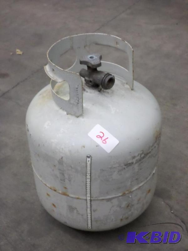 lot 26 image: 20# LP Tank...
