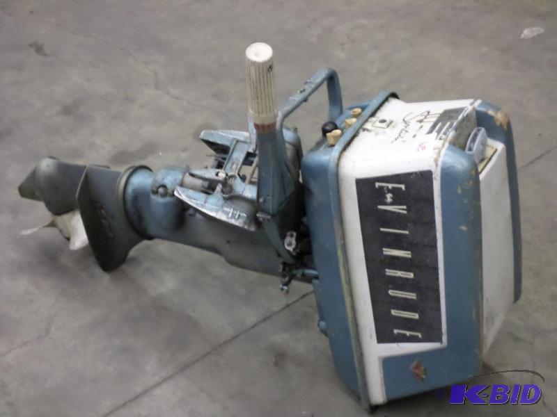 lot 29 image: Evinrude Sportwin 10HP Outboard Motor...