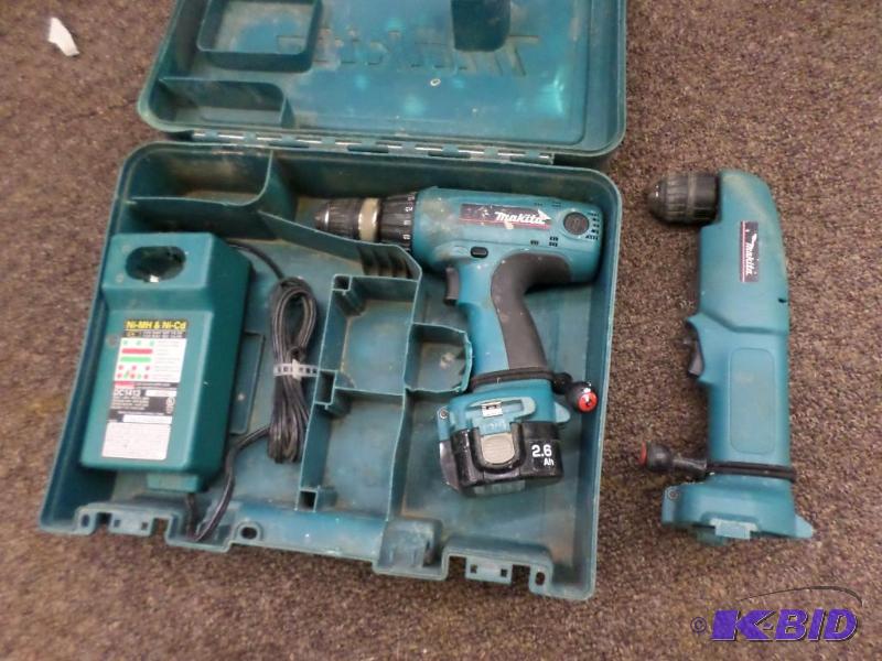 lot 34 image: Makita 12Volt Cordless Drill Set With Makita ...