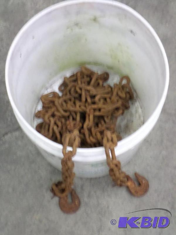 lot 37 image: Bucket With Lengthy Medium-Duty Log Chain...