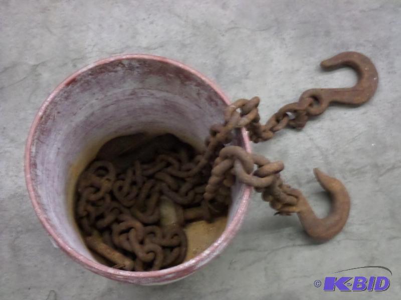 lot 38 image: Bucket With Heavy Duty Log Chain...