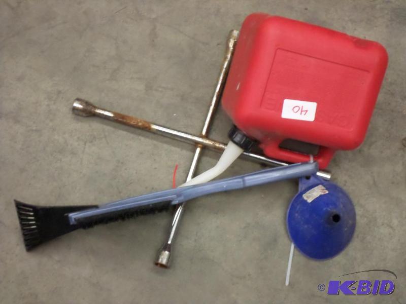 lot 40 image: 4-Piece Automotive Set...