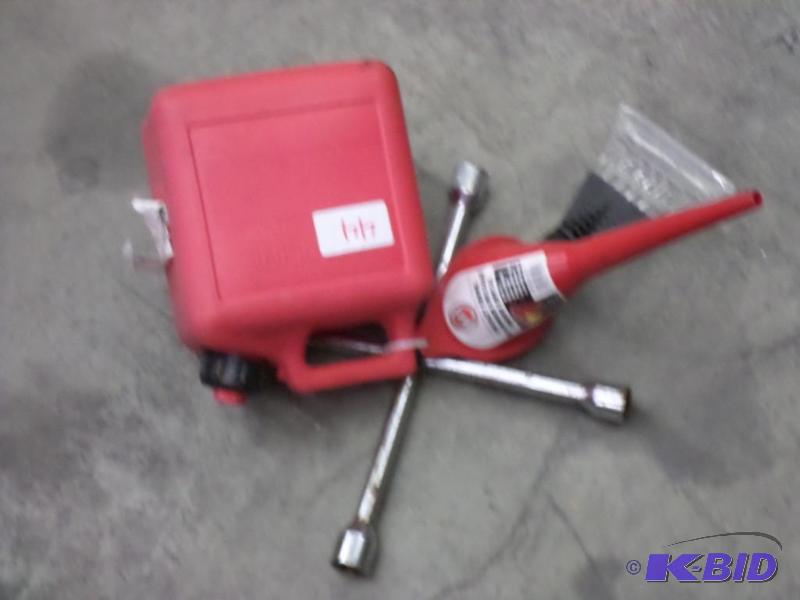 lot 44 image: 4-Piece Automotive Set...