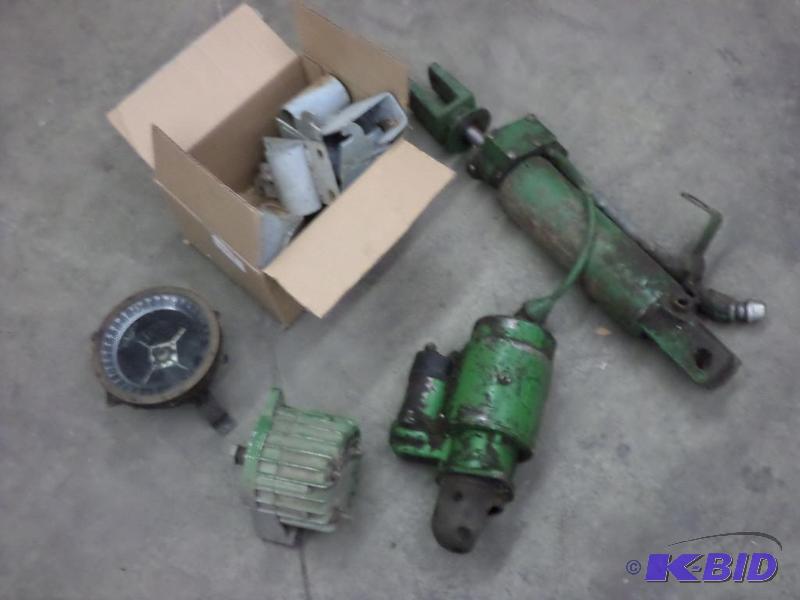 lot 54 image: Lot Of Engine Starter, Alternator, Hydraulic...
