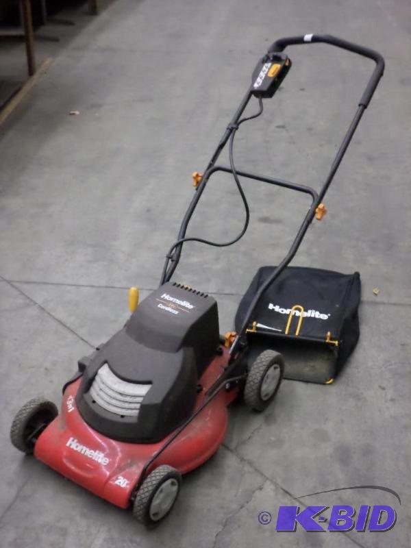 lot 6 image: Homelite 24Volt Cordless 20" Electric Mo...