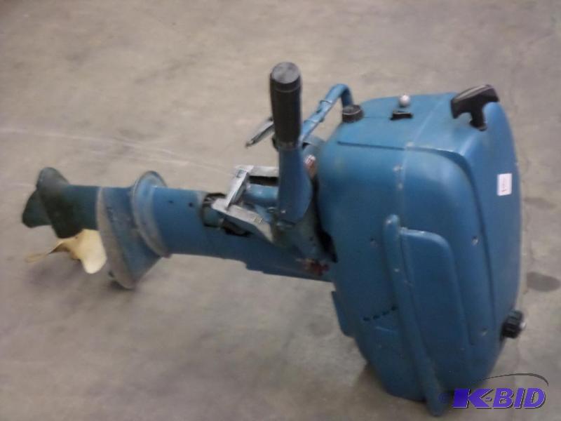 lot 61 image: Swea King 12HP Outboard Motor, Has Compressio...