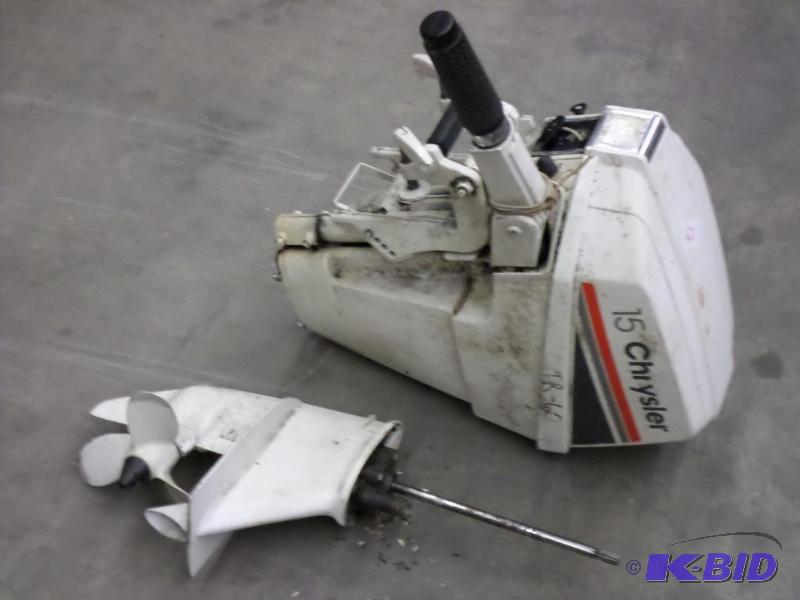 lot 63 image: Chrysler 15HP Outboard Motor, Has Compression...