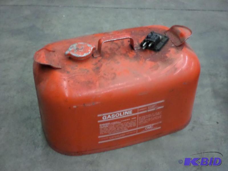 lot 64 image: 5-Gallon Steel Outboard Motor Fuel Tank...