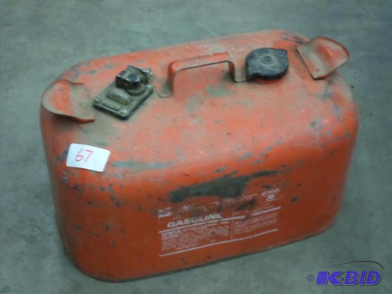 lot 67 image: 5-Gallon Steel Outboard Motor Fuel Tank...