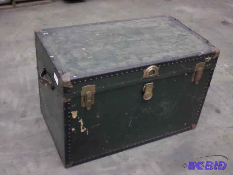 lot 8 image: Vintage Large Travel Chest...