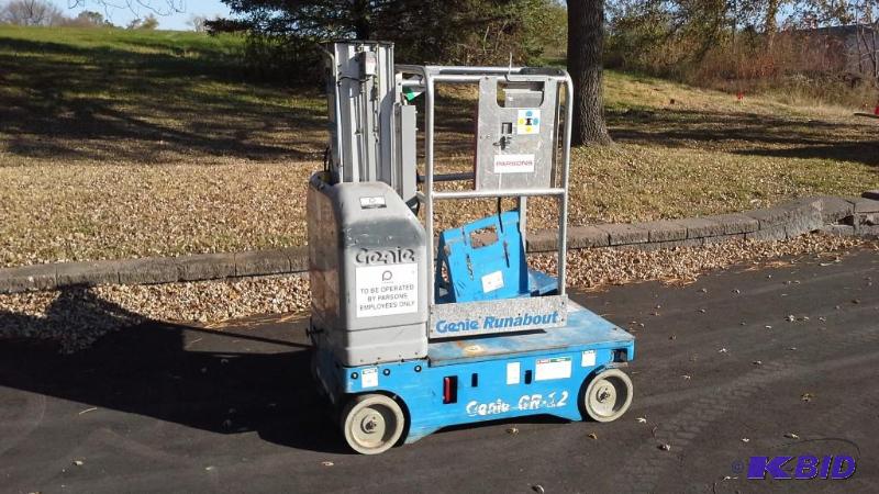 lot LIFT10 image: Genie GR-12 GR01-673